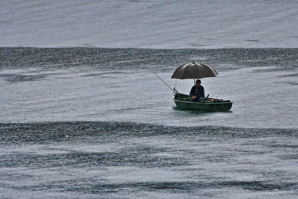 Рибалка в дощову погоду