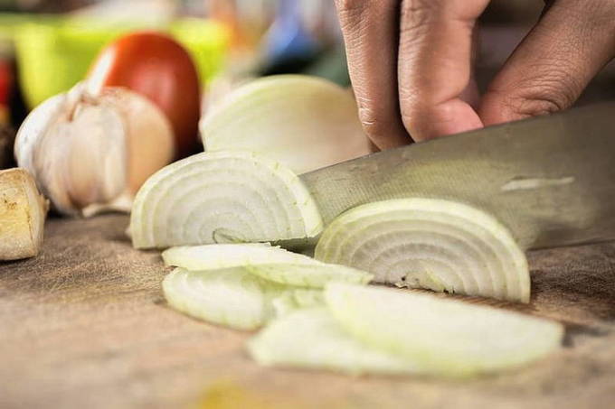 Cut the onion