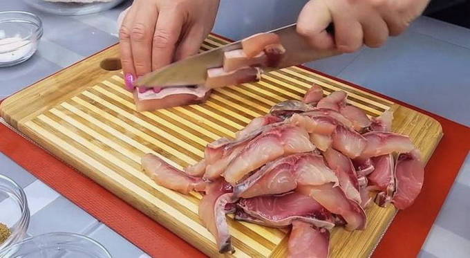 Zdejmujemy filet i wyjmujemy ości
