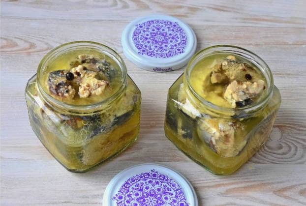 Mit Marinade übergießen und verschließen