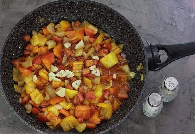 Assaisonner et mijoter les légumes