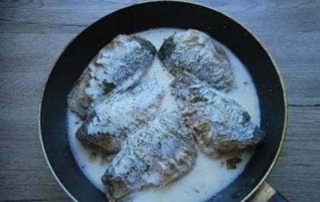 Fry and braise the fish