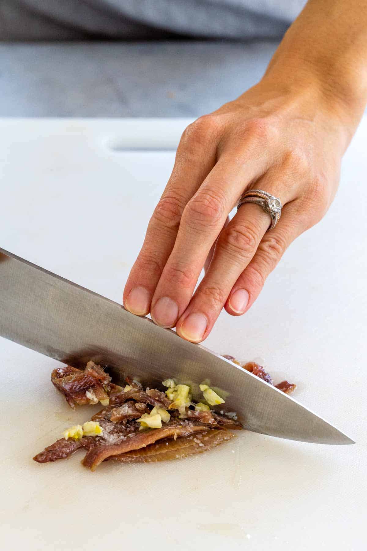 Hacer la pasta de anchoas