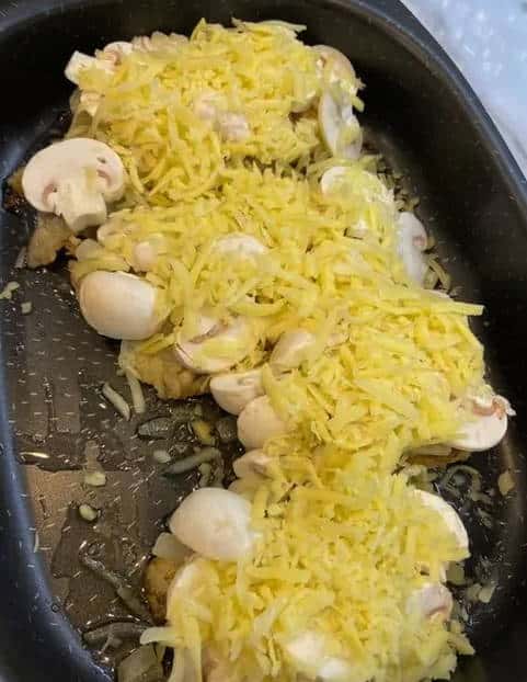 Посыпаем сыром