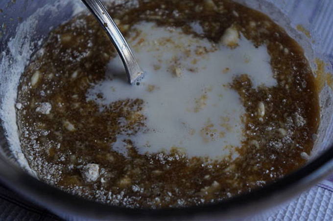 Вливаємо молоко
