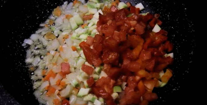 Fry the vegetable stuffing