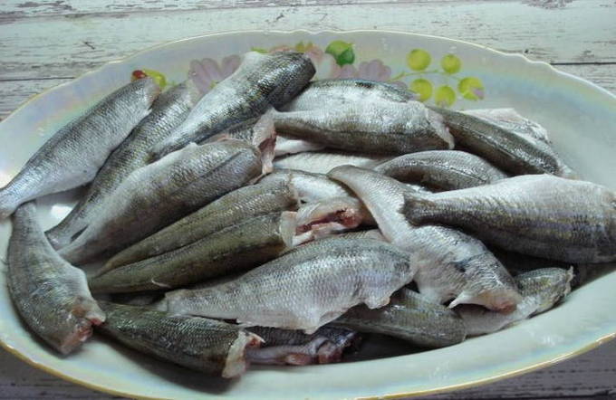 Den Fisch putzen