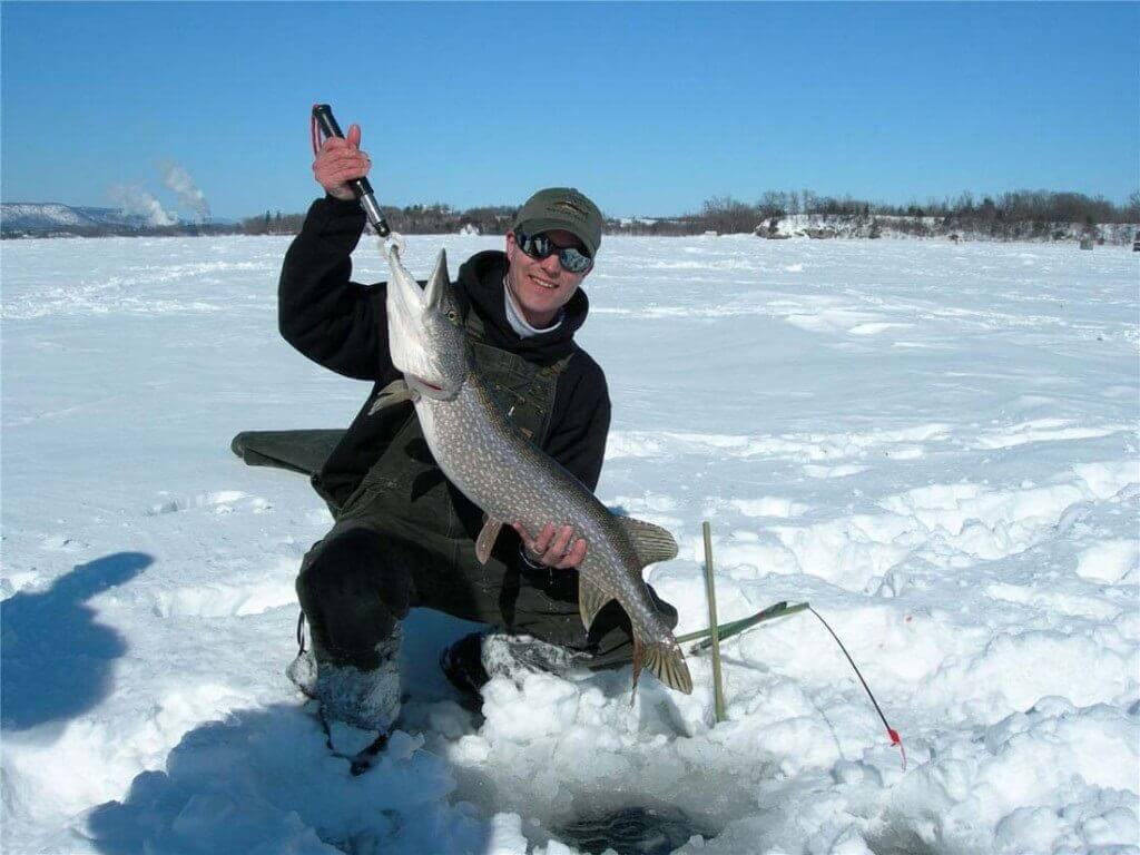 Як вибрати правильне місце для зимньої рибалки