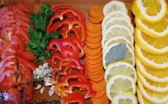 Cortamos las verduras y los cítricos
