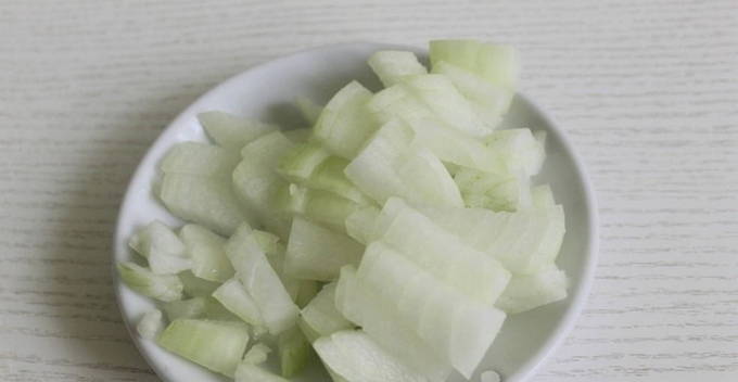 Cut the onion