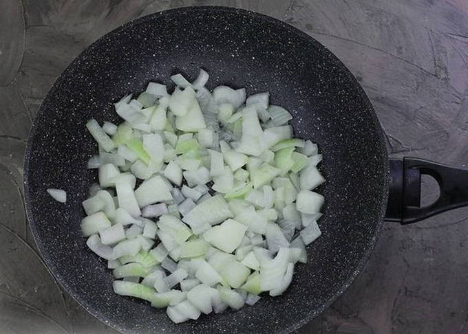Zwiebel anbraten