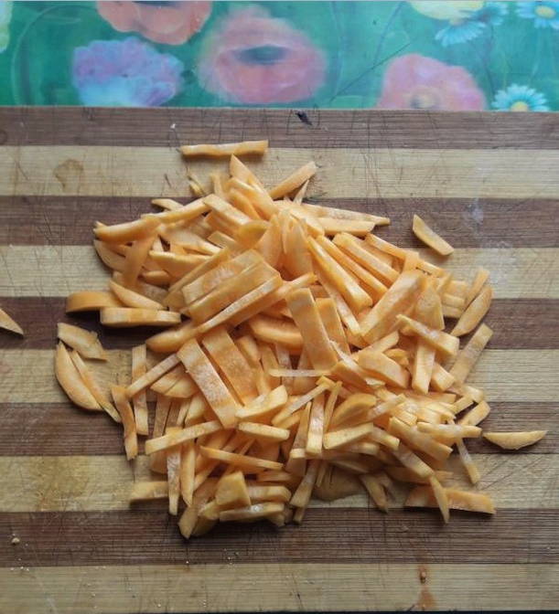 Cut the carrot