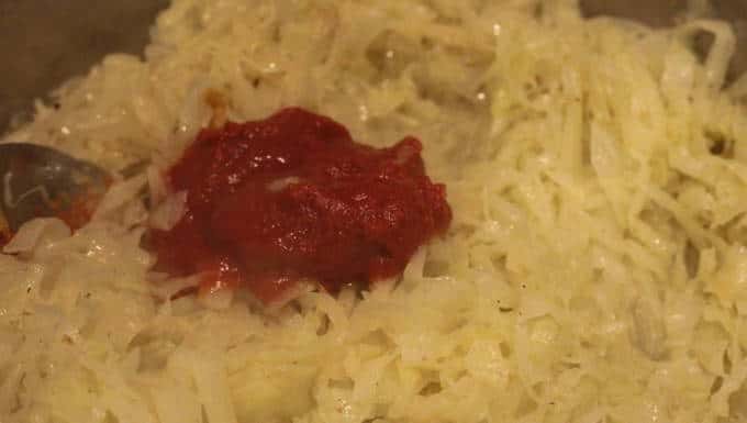 Ajouter le concentré de tomate