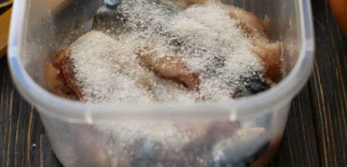 Layer with salt