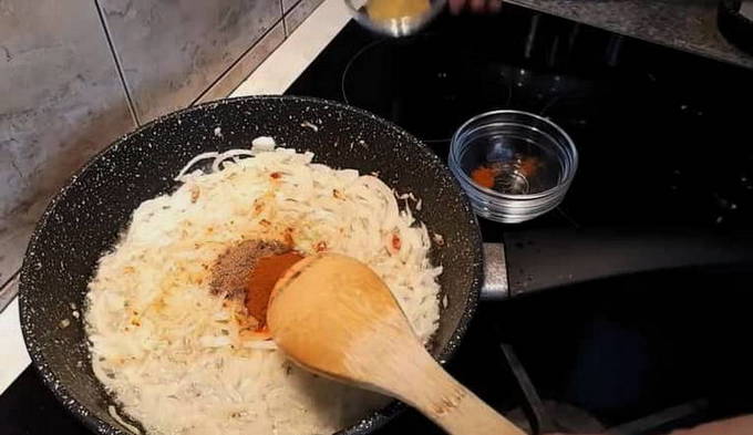 Gewürze zugeben und abkühlen lassen