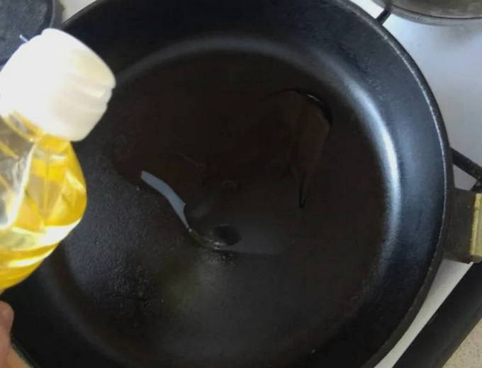 Heat the oil