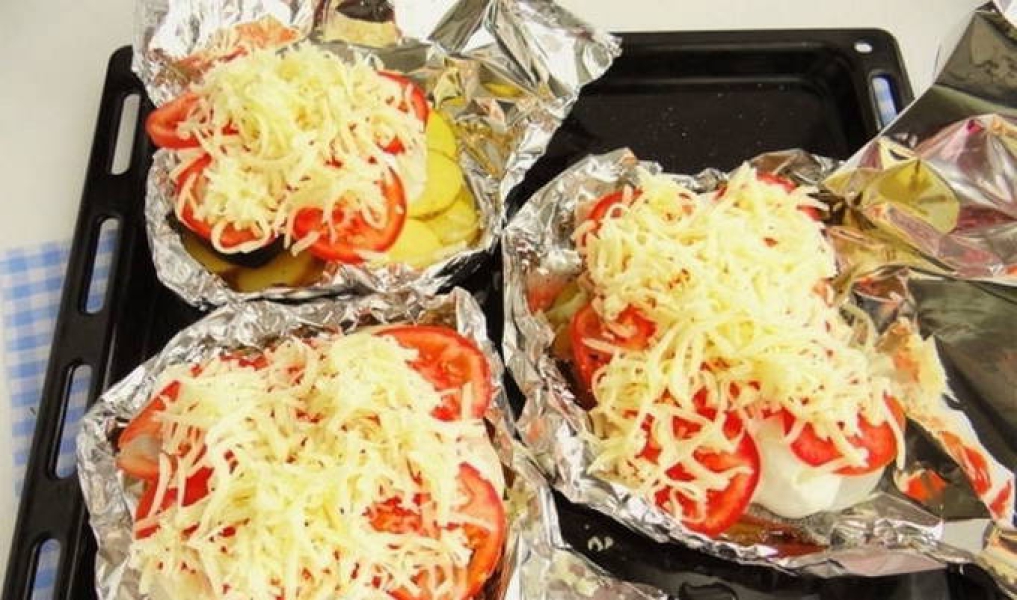 Mit Käse bestreuen