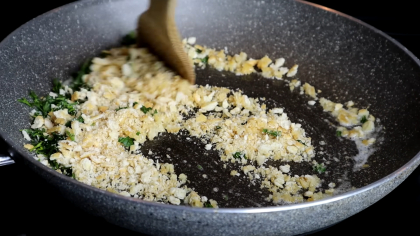 Prepare Cracker-Parsley Crumbs (Optional)