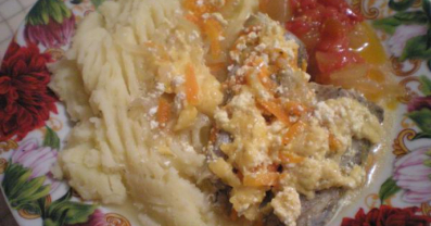 Abadejo de Alaska al horno en papel de aluminio con verduras y queso