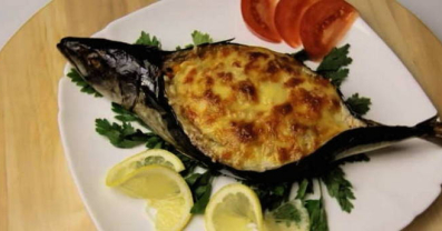Stuffed Mackerel in the Oven with Vegetables