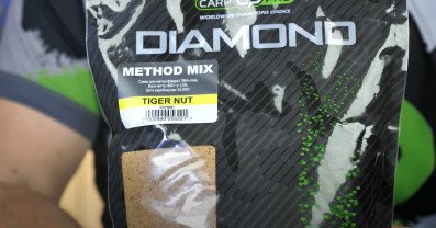 Огляд нової прикормки Capr Pro Diamond Method Mix для флет-фідера