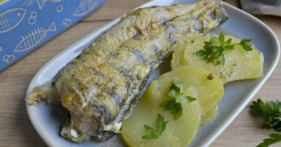 Lucioperca al horno con patatas y nata agria